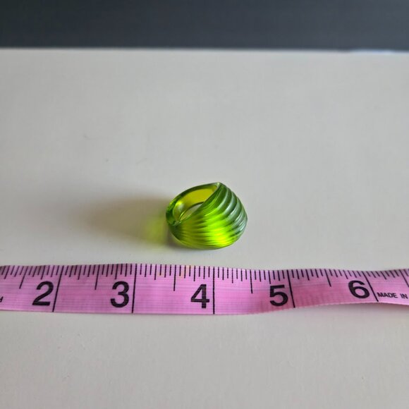 Vintage Lalique Green Crystal Dome Ring – Signed Art Glass, Size 7–7.5 - Picture 2 of 4